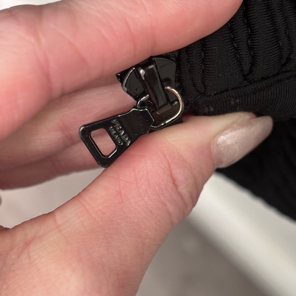 PRADA Vintage Zip - Picture 8 of 11